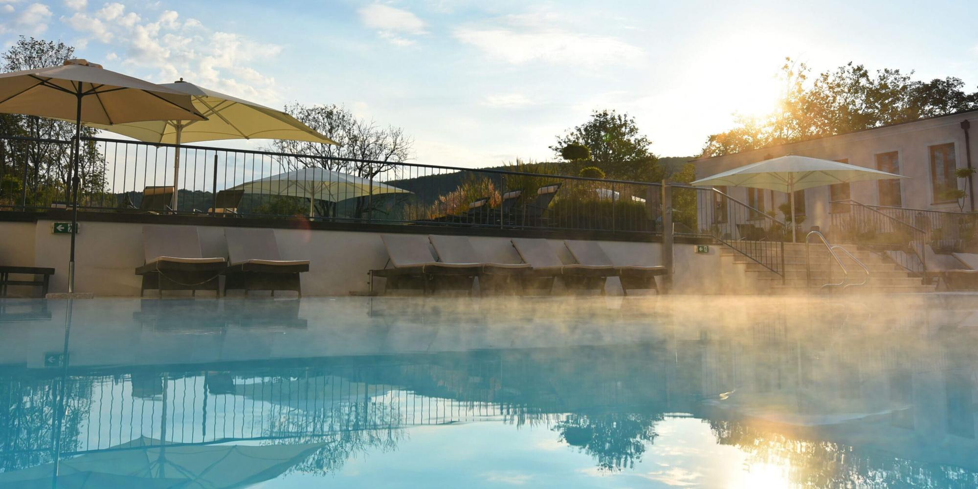 Pool im Herbst