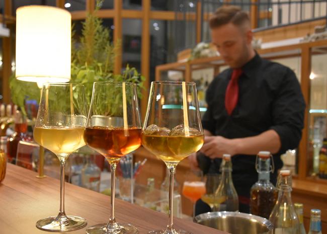 Cocktails an der Bar
